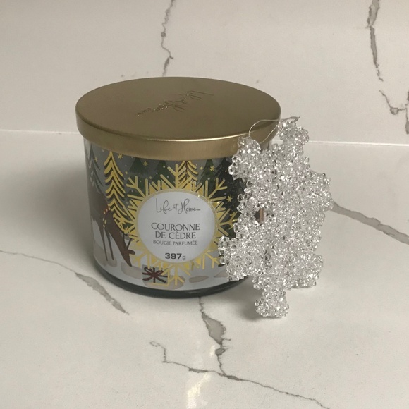 Life at Home Scented Festive Candle ‘Cedar Wreath’ and Snowflake Ornament - Picture 2 of 9